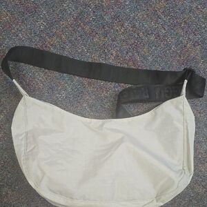BAGGU Shoulder Bag in Black and Cream